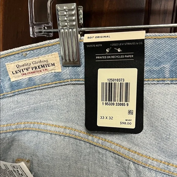 Levi's Women's High Rise Light Blue Jeans - Picture 6 of 8